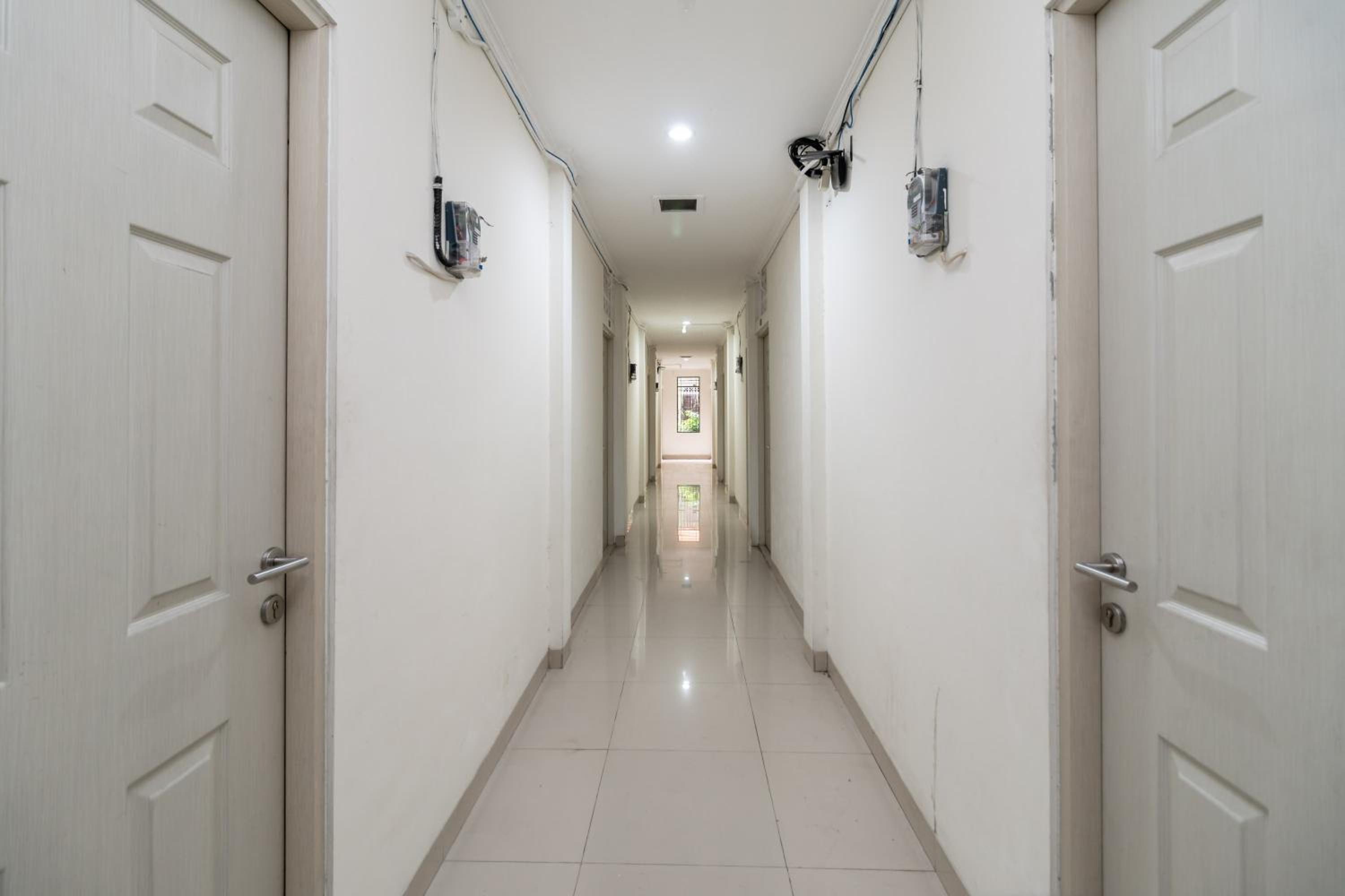 Reddoorz Plus Near Upn Veteran Jakarta 21/50