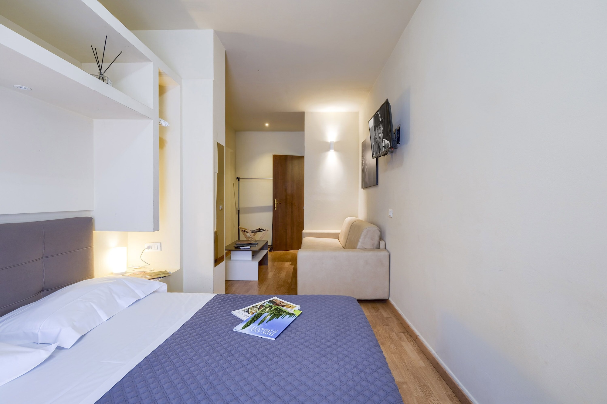 Room, Queen Bed, External Bathroom, Balcony