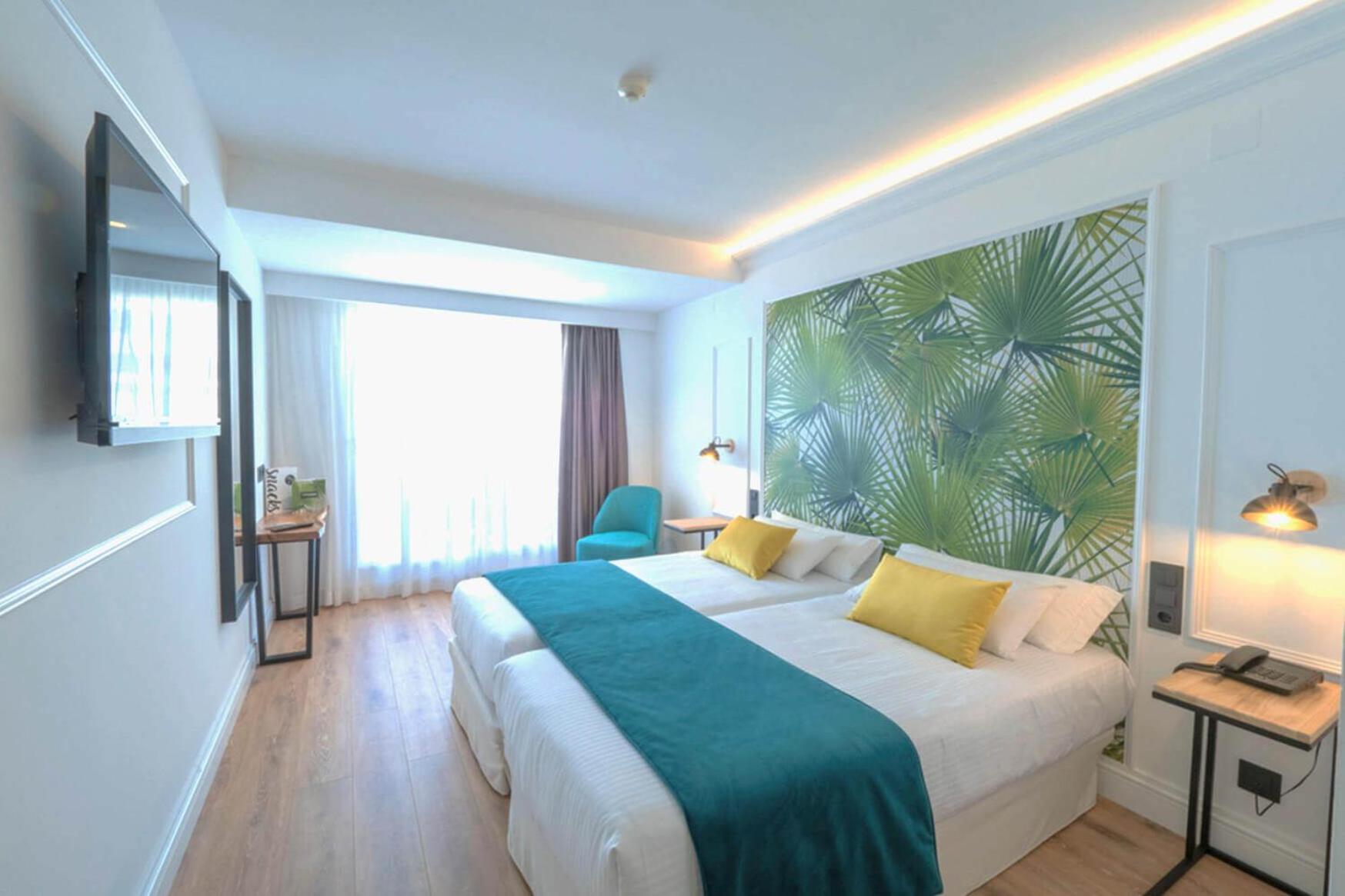 SUPERIOR, DOUBLE OR TWIN BED