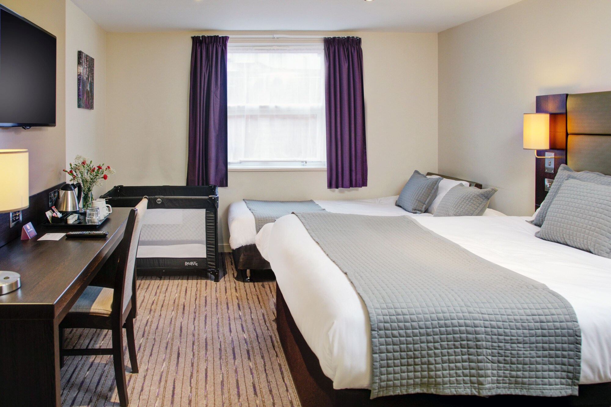 غرفة عائلية بسرير مزدوج مع أريكة، Fortune Huddersfield, Sure Hotel Collection by Best Western 3/4