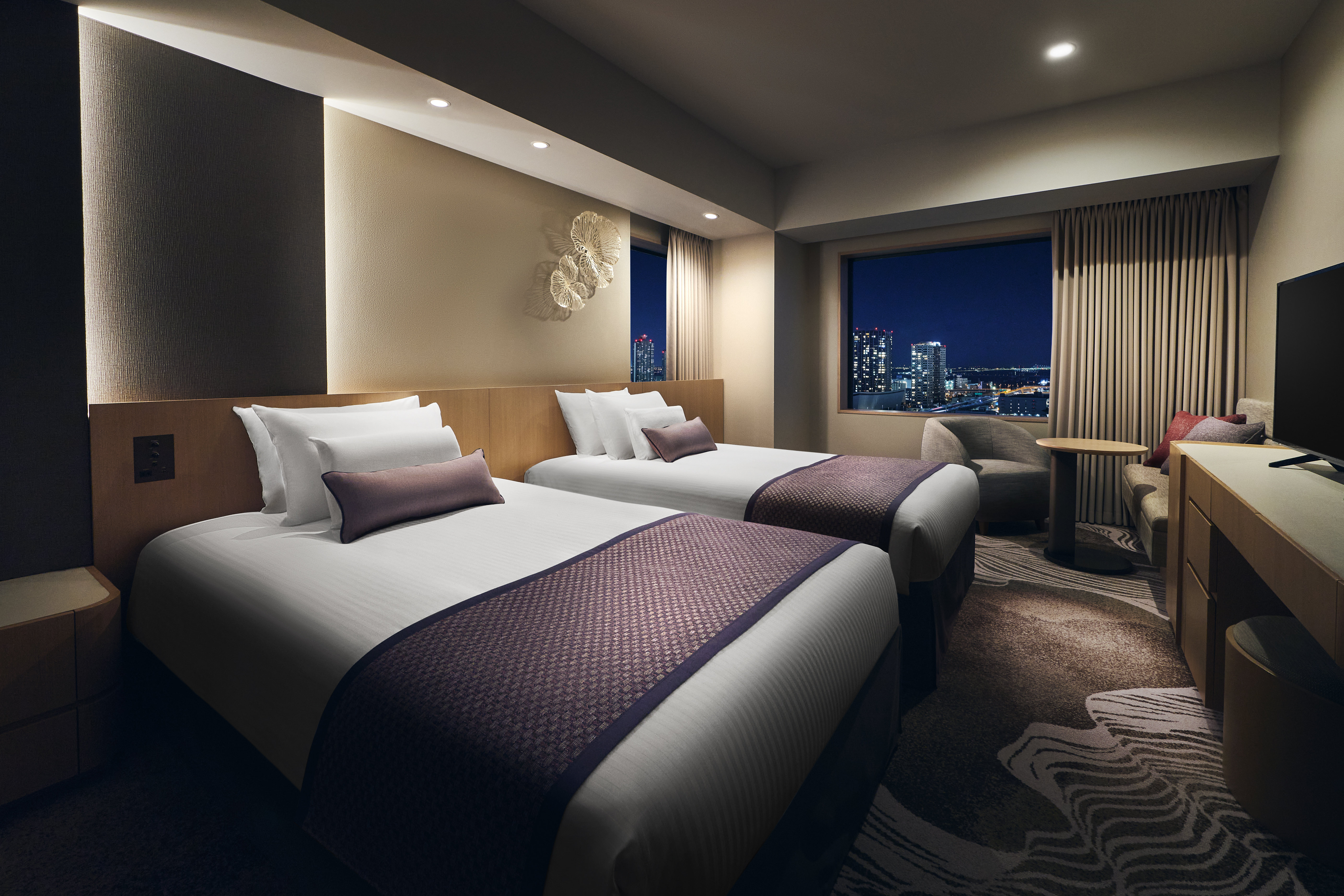 Plus, Deluxe, Twin Beds