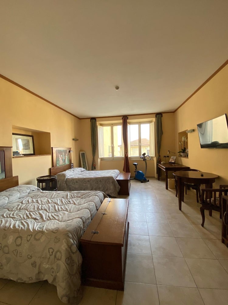 Vogue Hotel 23/70