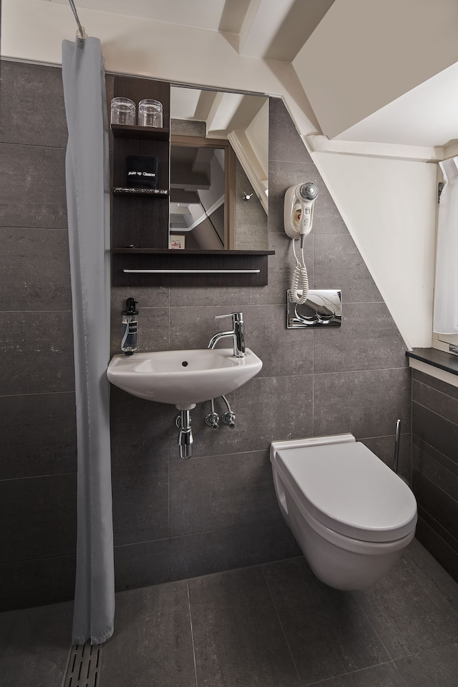 SUPERIOR, QUEEN BED, CANAL VIEW