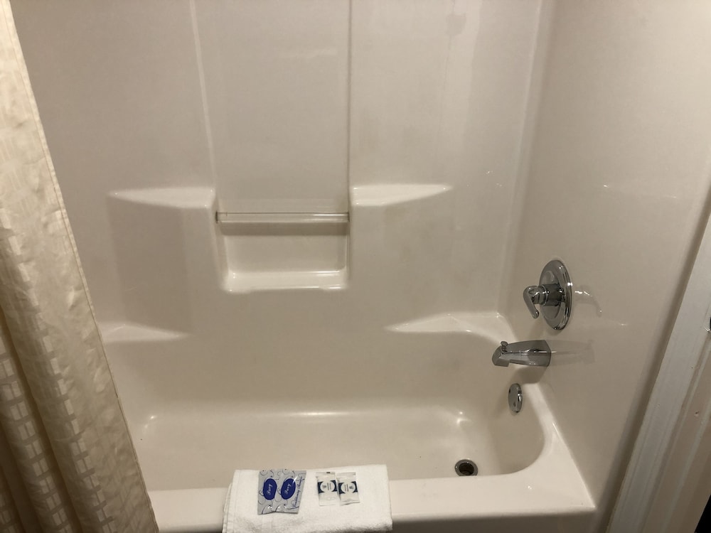 Deluxe Inn & Suites By OYO Miami OK 51/51