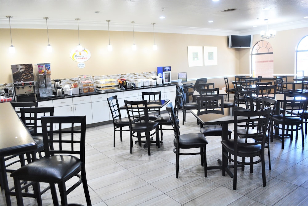Super 8 by Wyndham Galveston 29/37