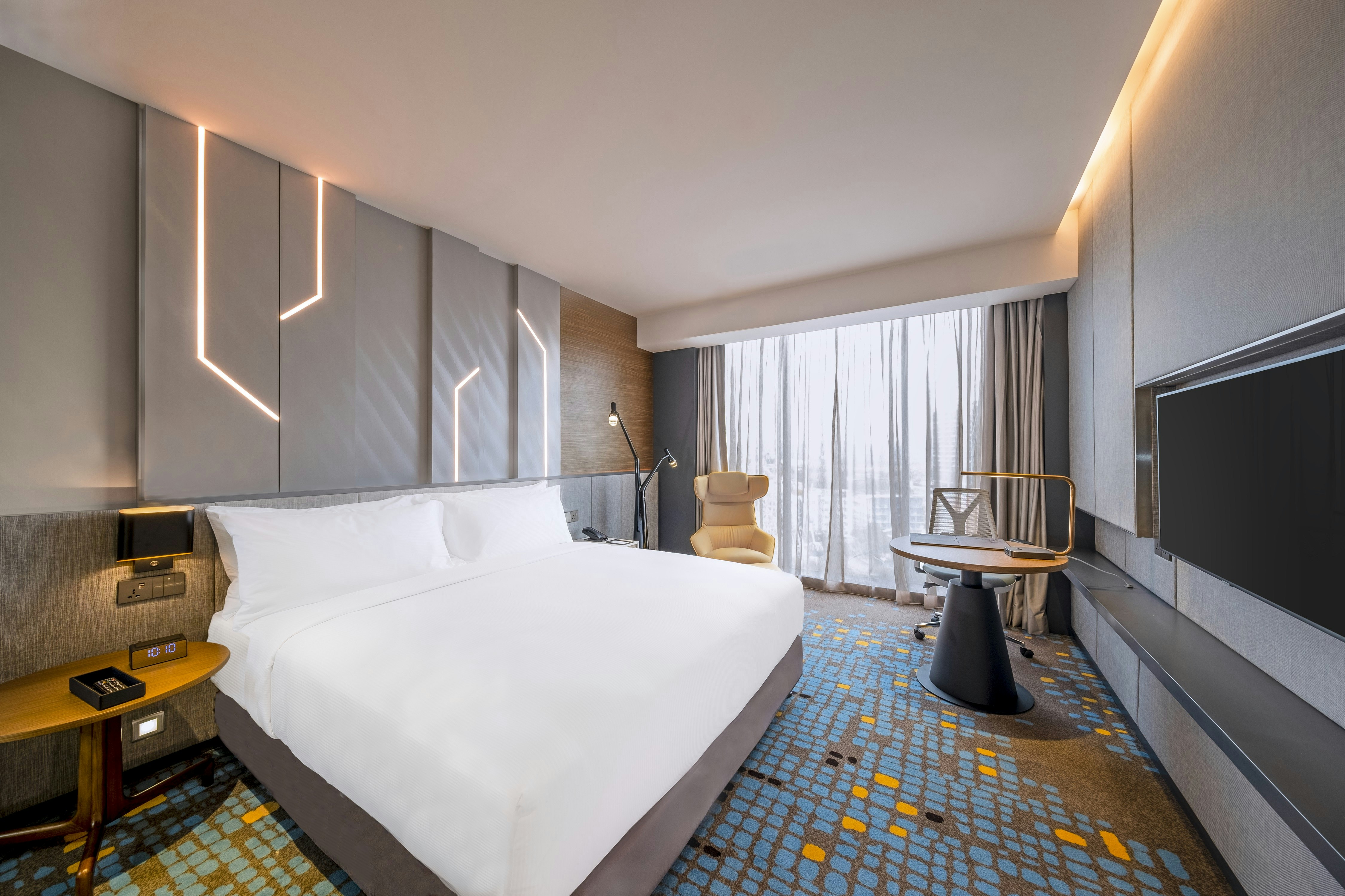 Guest Room, King Bed, DoubleTree by Hilton Shah Alam i-City 2/13