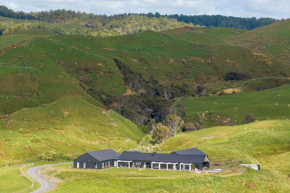 Te Karaka Lodge 49/58