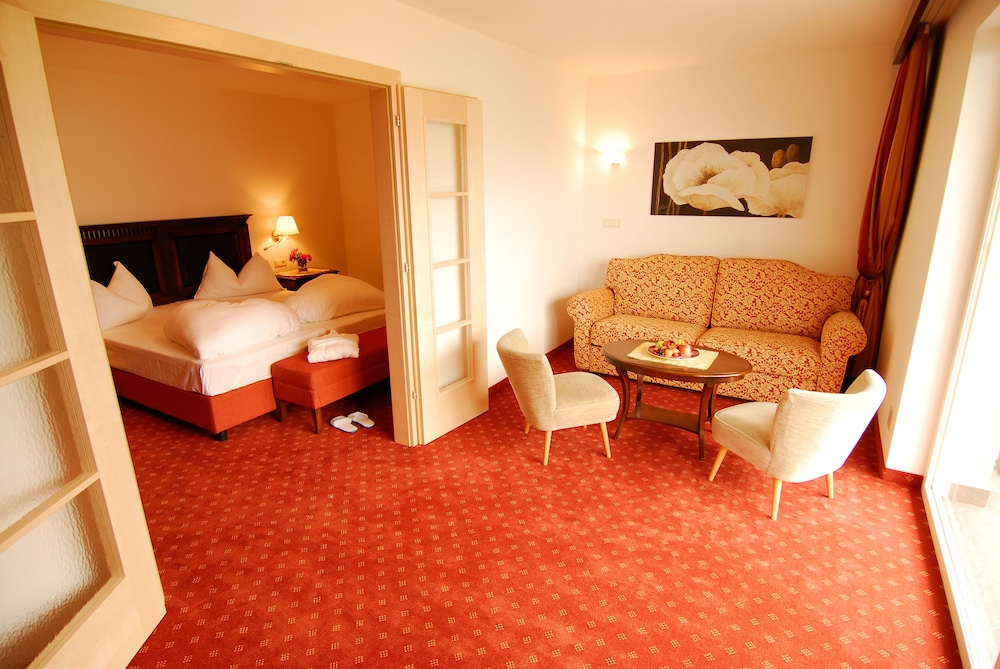 MIRABELL SILENCE & SCHLOSSHOTEL 12/50