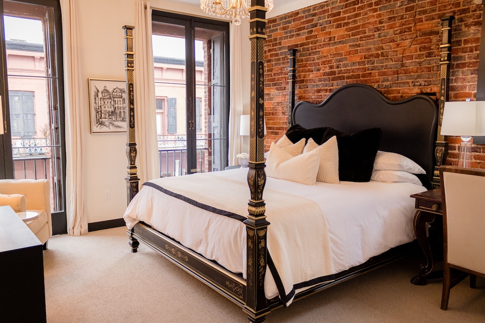 Deluxe, Single, King Bed, City View