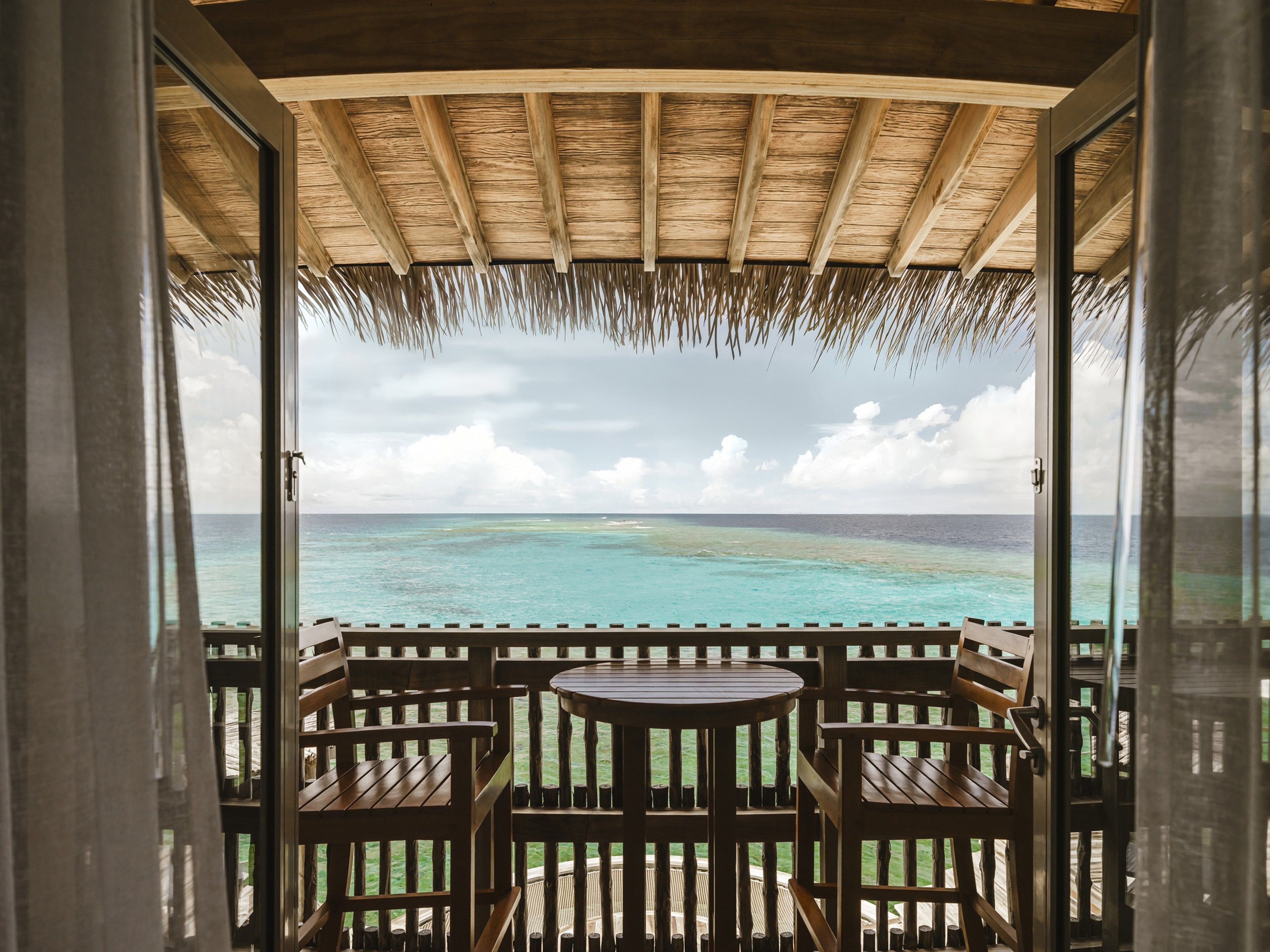 Intercontinental Hotels Maldives Maamunagau Resort 41/55