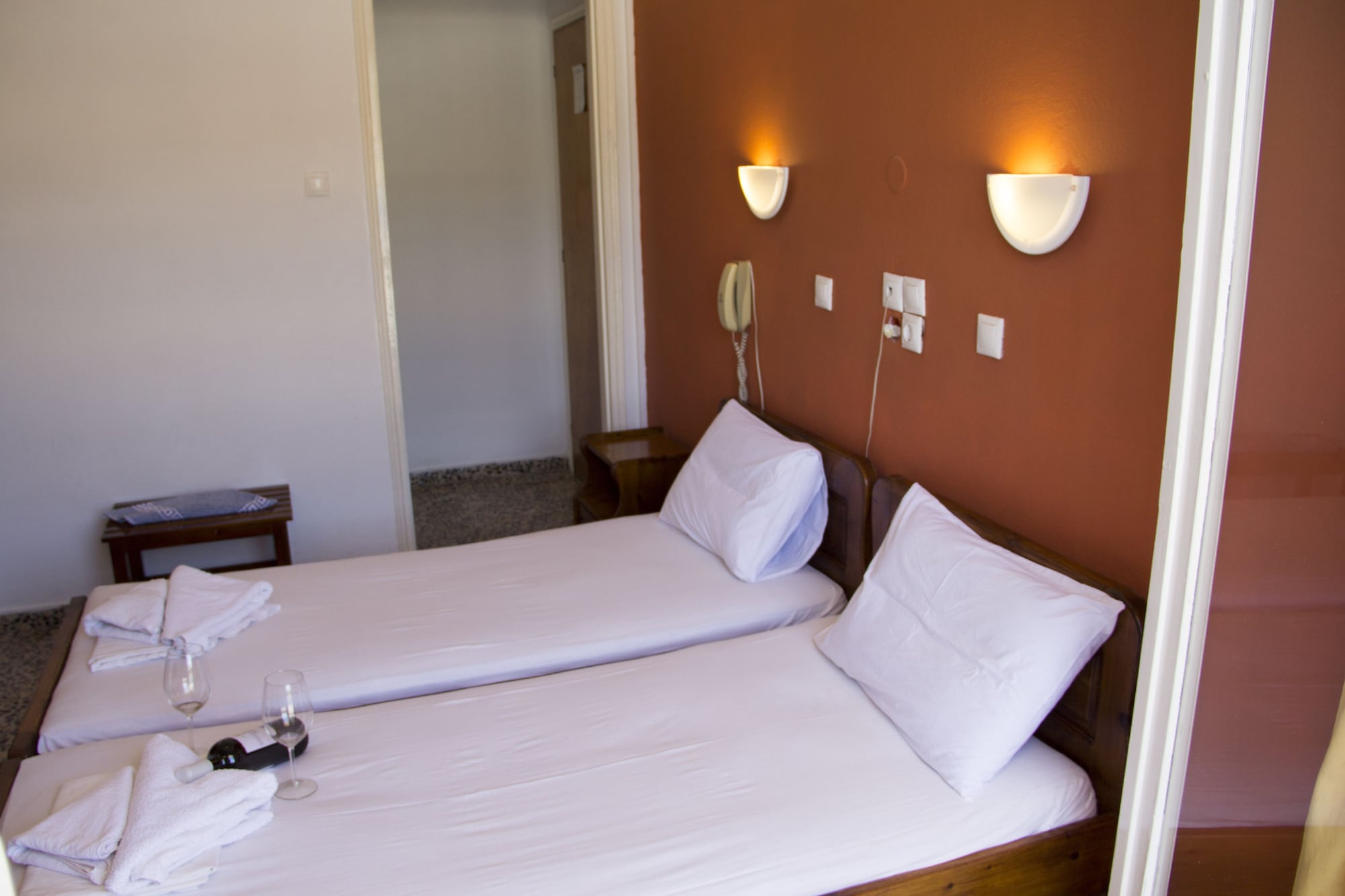 DELUXE, DOUBLE BED