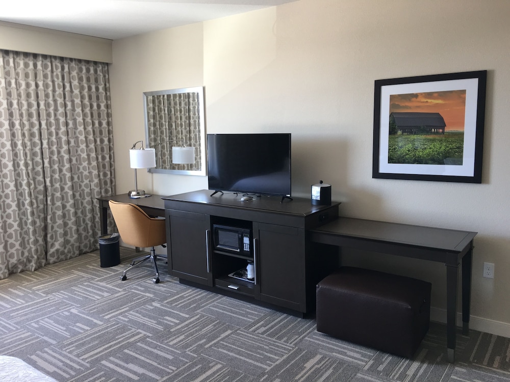 Hampton Inn McPherson KS 52/56