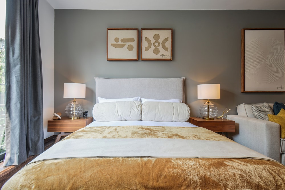 The Sterling Condesa 10/50