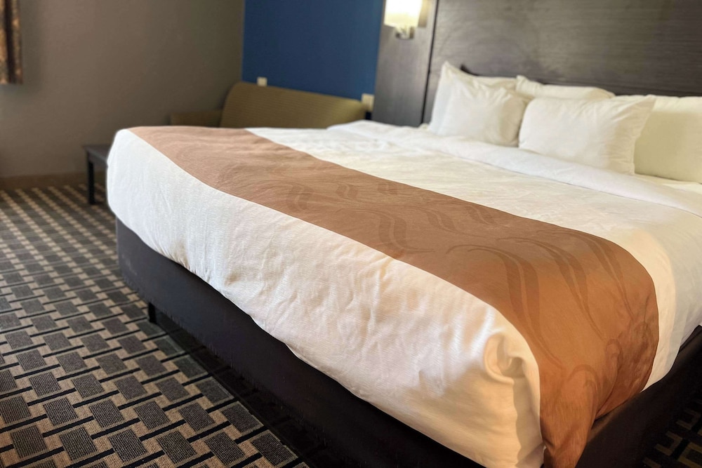 Quality Inn & Suites Louisville East 3/28