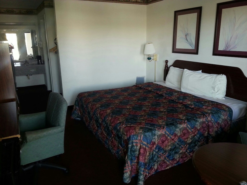 Econo Lodge Athens I-65 17/49