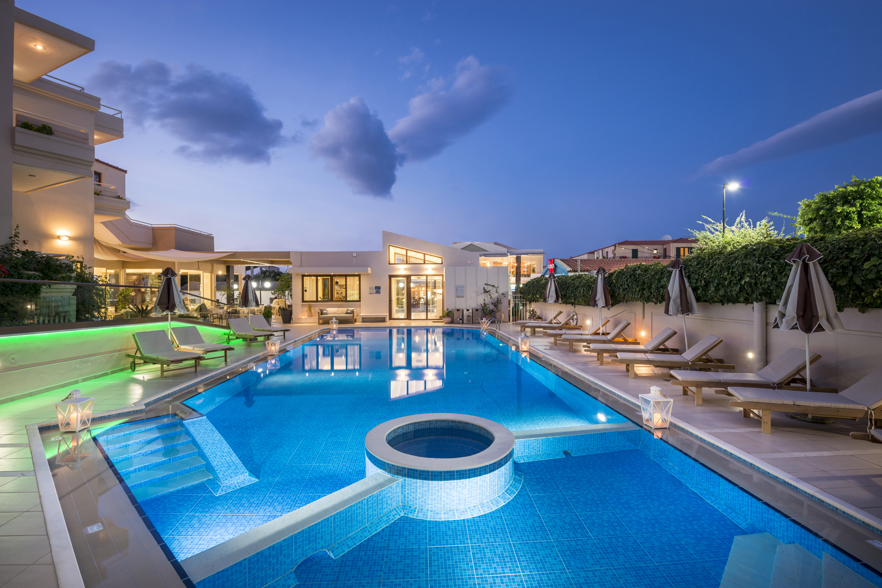 Oscar Suites and Village 44/46