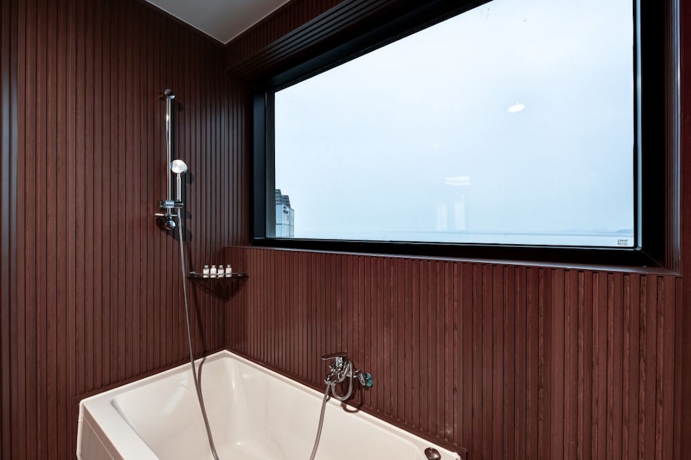 Sea & Moon Tourist Hotel 50/51