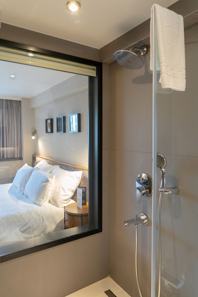 Meg Hotel 47/50