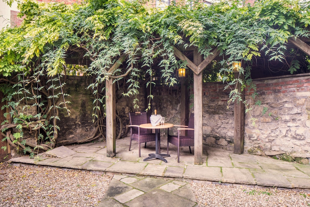 Vanbrugh House Hotel 40/47