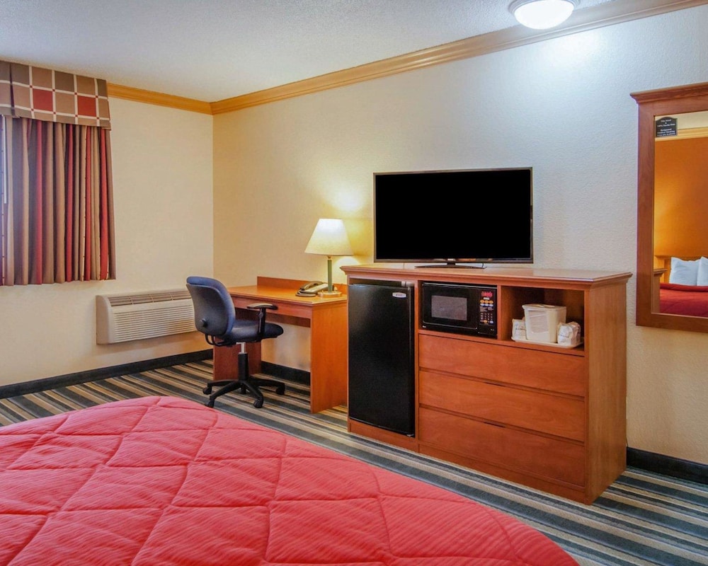 Quality Inn and Suites Medford Airport 32/51