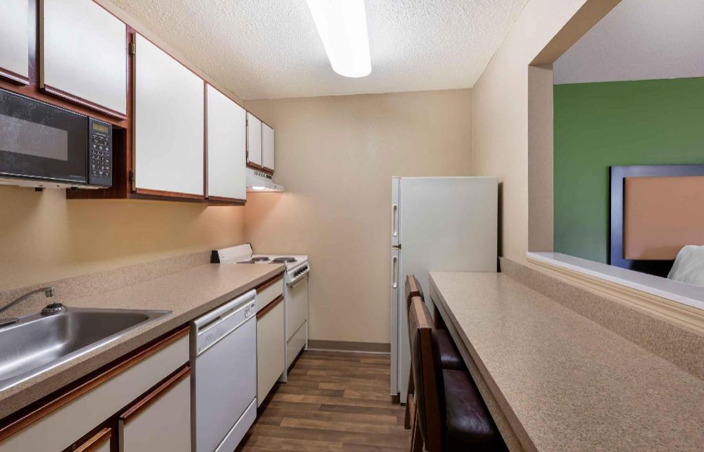 Deluxe, 2 Queen Beds, Extended Stay America - Cleveland - Great Northern Mall 5/6