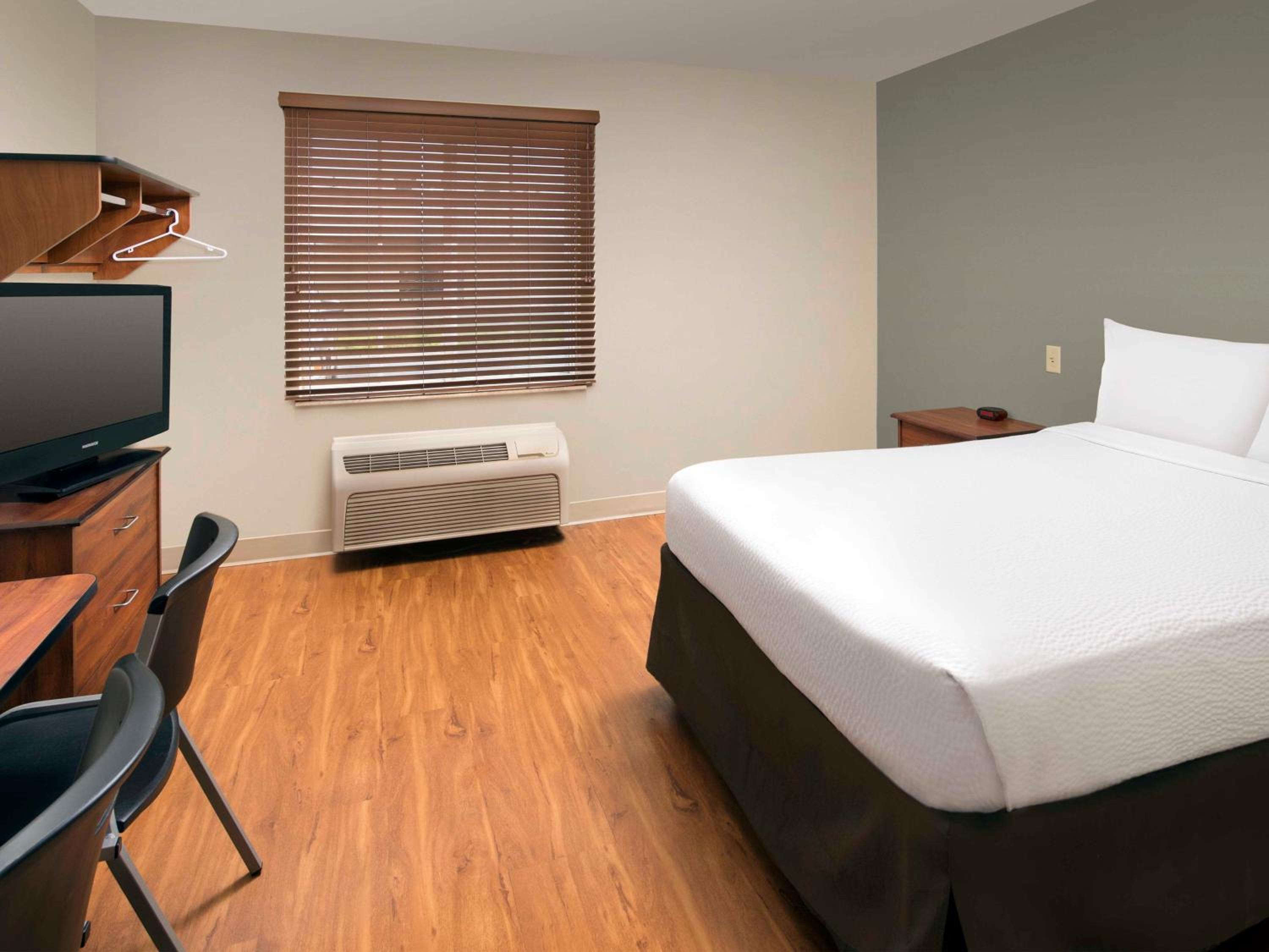ROOM, DOUBLE BED, SMOKING, ACCESSIBLE