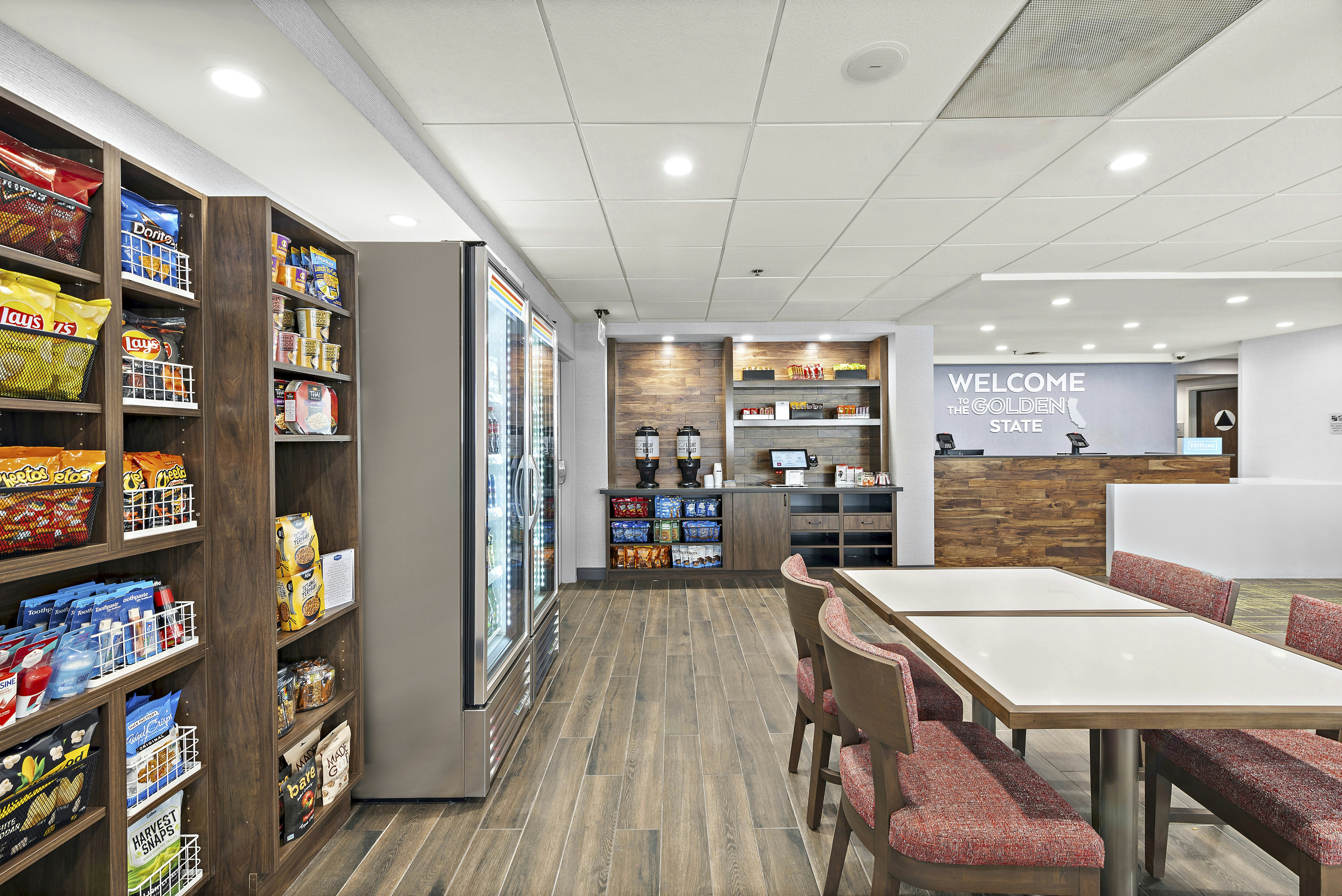 Hampton Inn by Hilton Los Angeles Airport 32/44