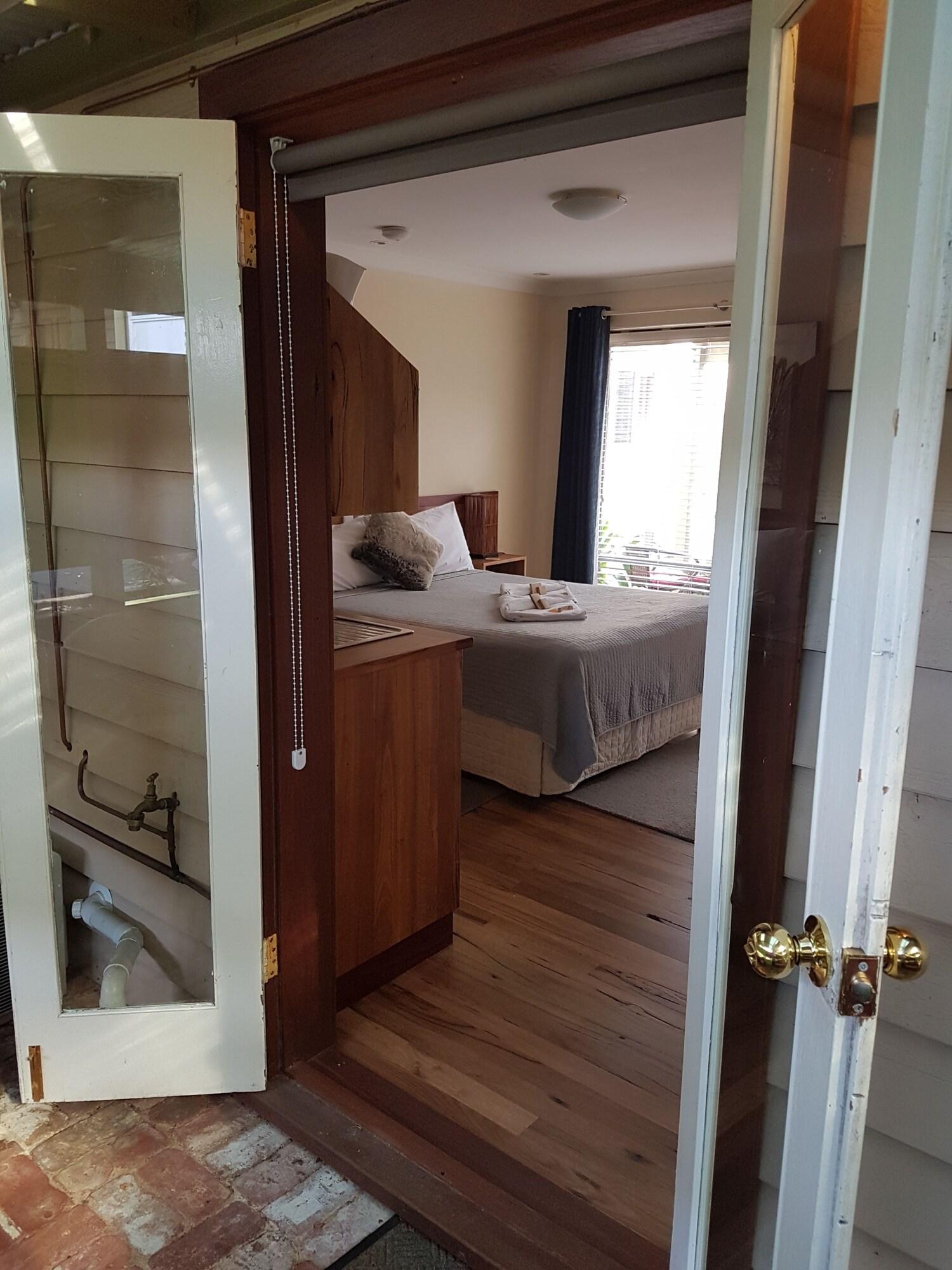 ADAMSONS RIVERSIDE ACCOMMODATION 99/100