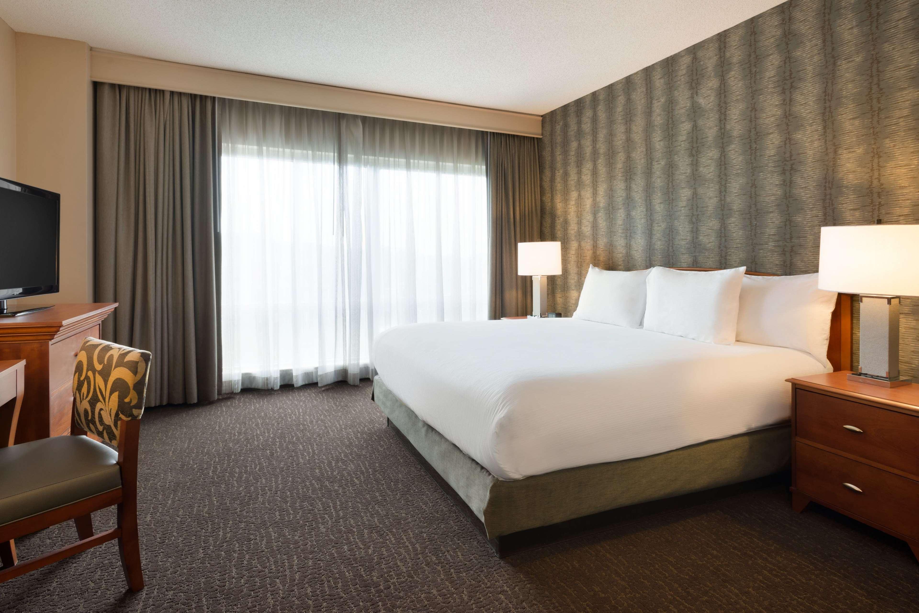3 Rooms, Hospitality, Suite, King Bed