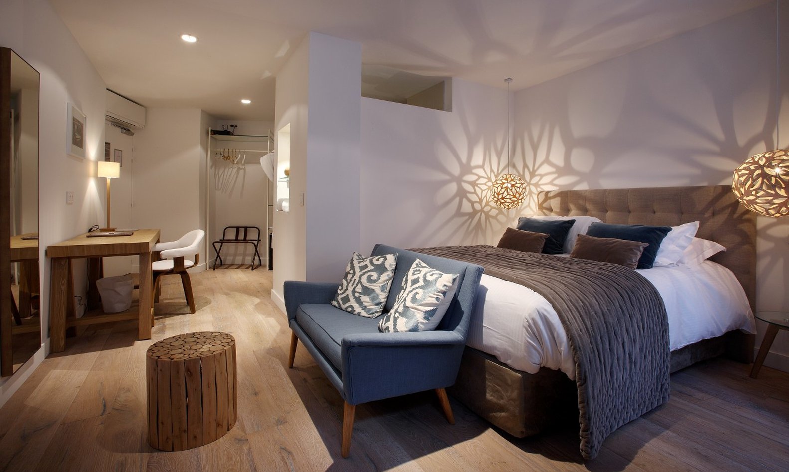 Petit Hotel Confidentiel 5/75