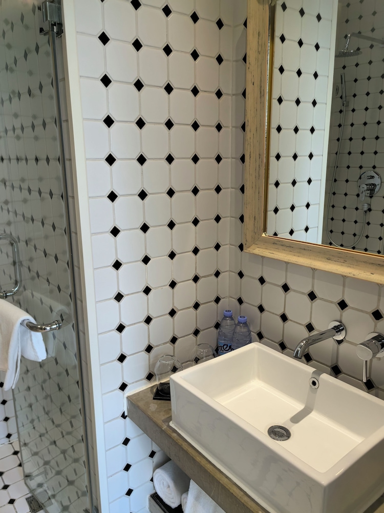 Cendre Hotel 47/51