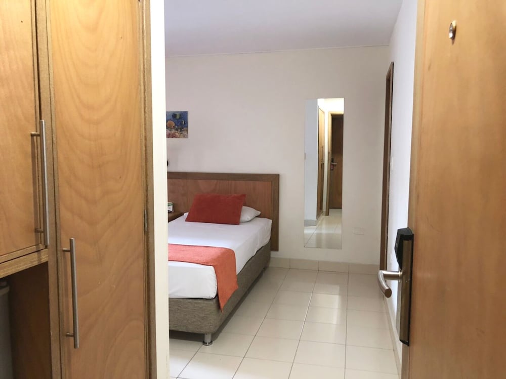 Be La Sierra Hotel 27/73