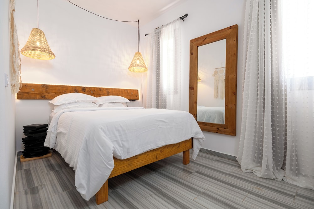 جناح جونيور بسرير كينج مع أريكة، PAROSLAND HOTEL 3/10