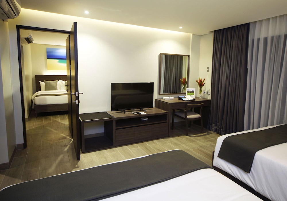 Fairways And Bluewater Newcoast Boracay 40/76