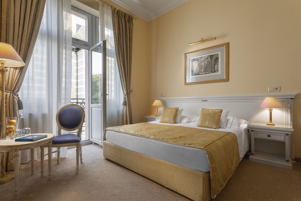 Savoy Westend Hotel 18/81