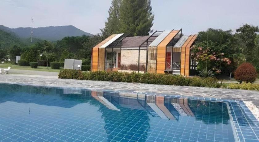 Tanaosri & Creekside Resort 8/68