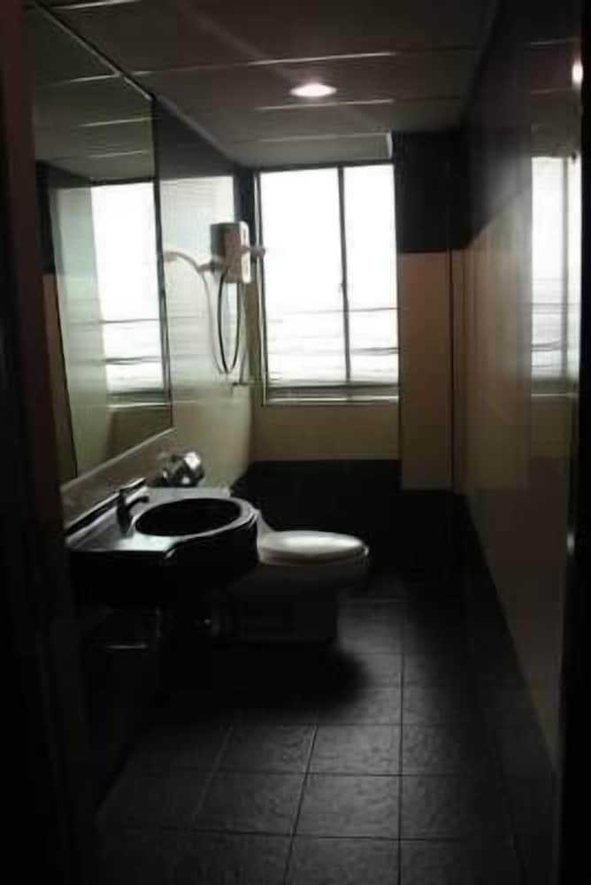 Subang Park Hotel 46/64