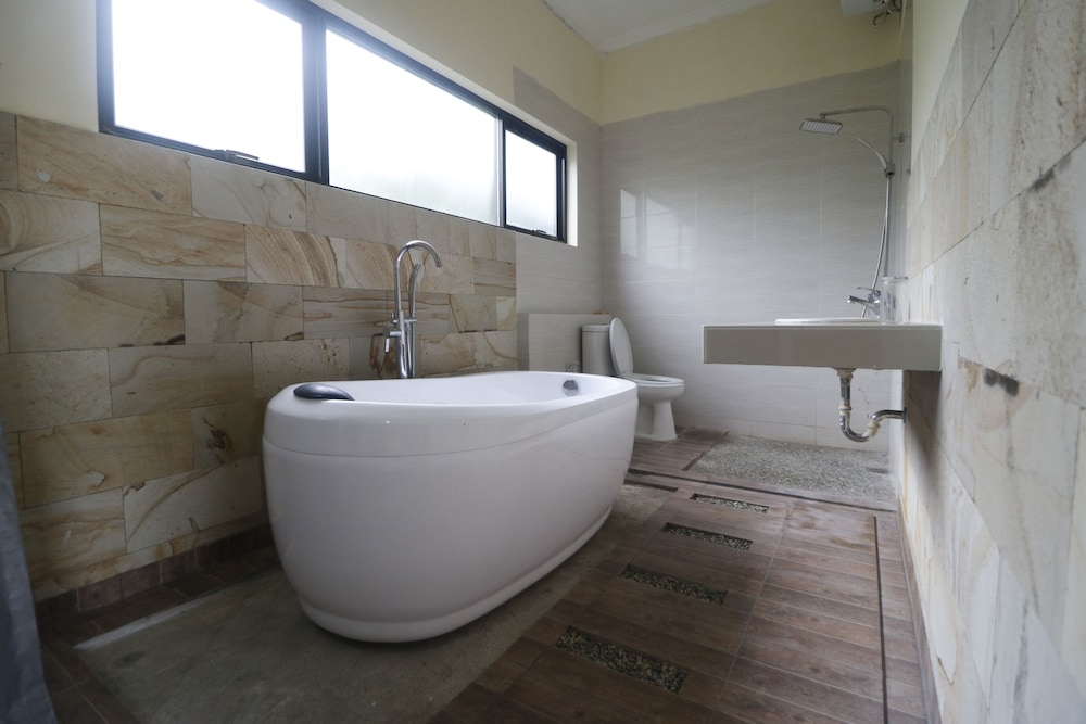 Reddoorz Plus Near Kualanamu Airport 22/29