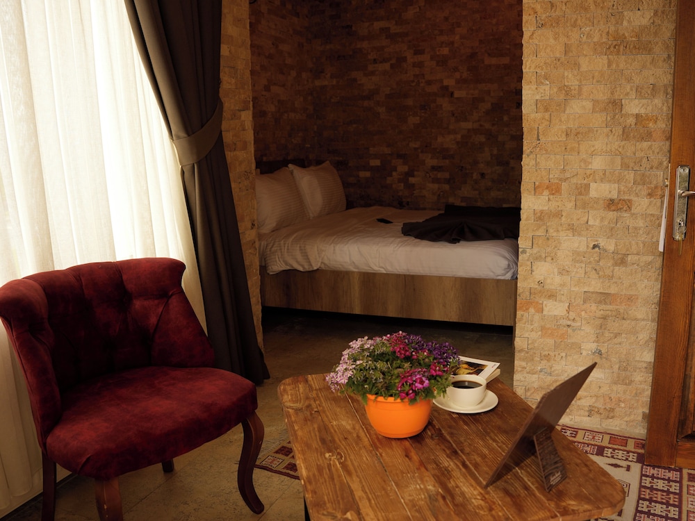 Calina Otel 27/50