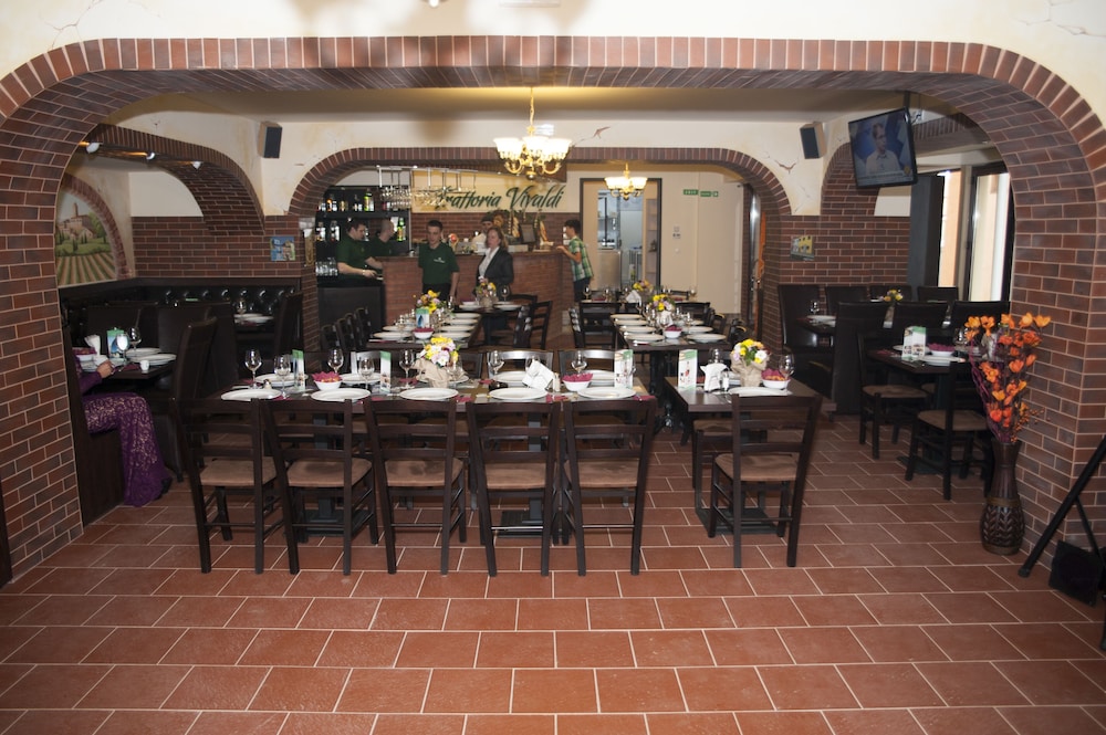 West Plaza Hotel 28/39