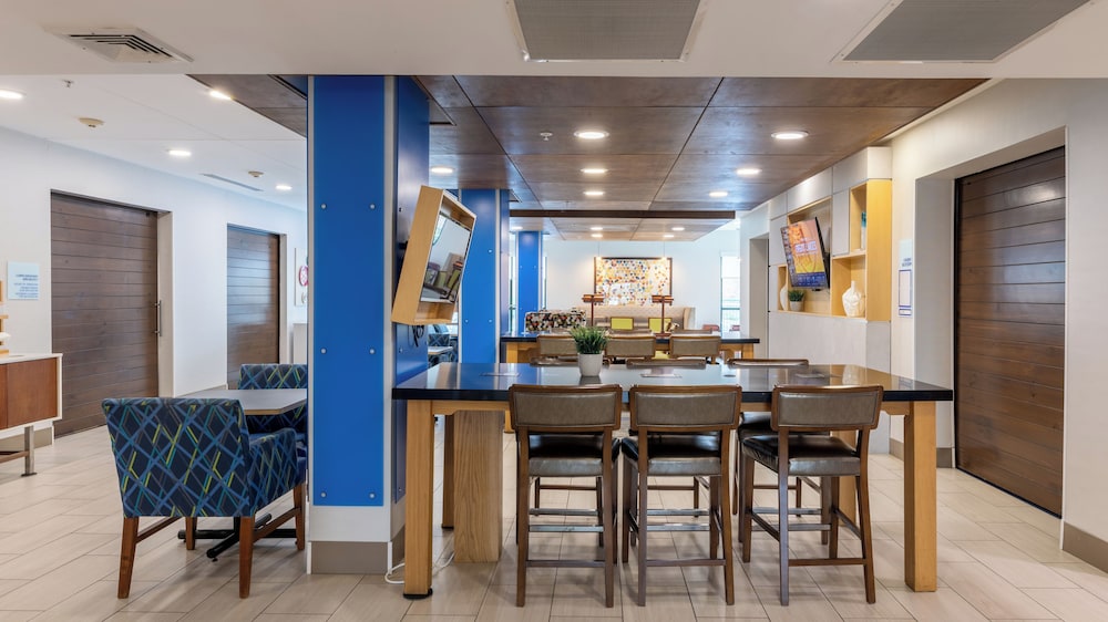 Holiday Inn Express Hotel And Suites Macon West 50/63