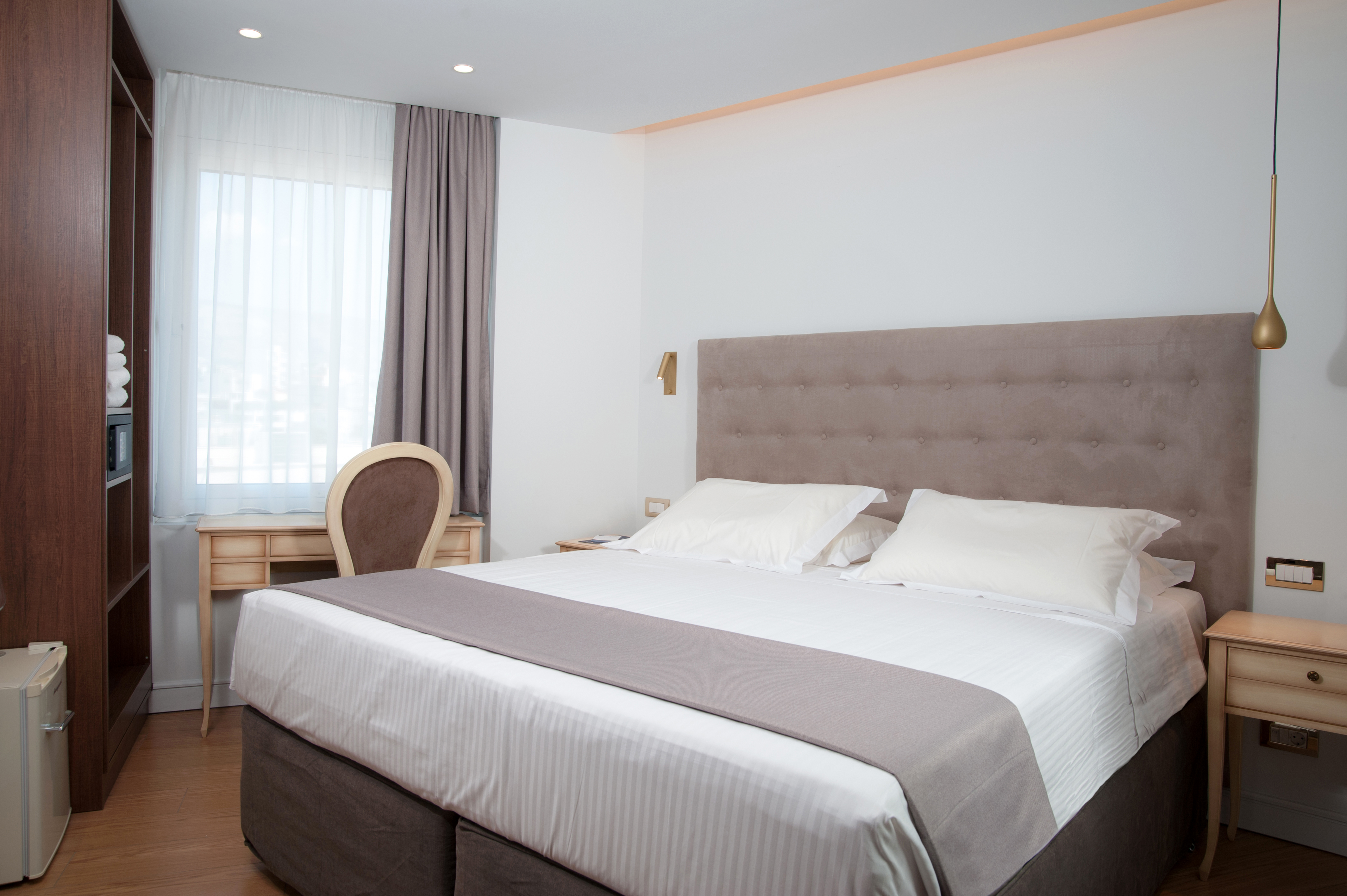 Deluxe, Double or Twin Bed