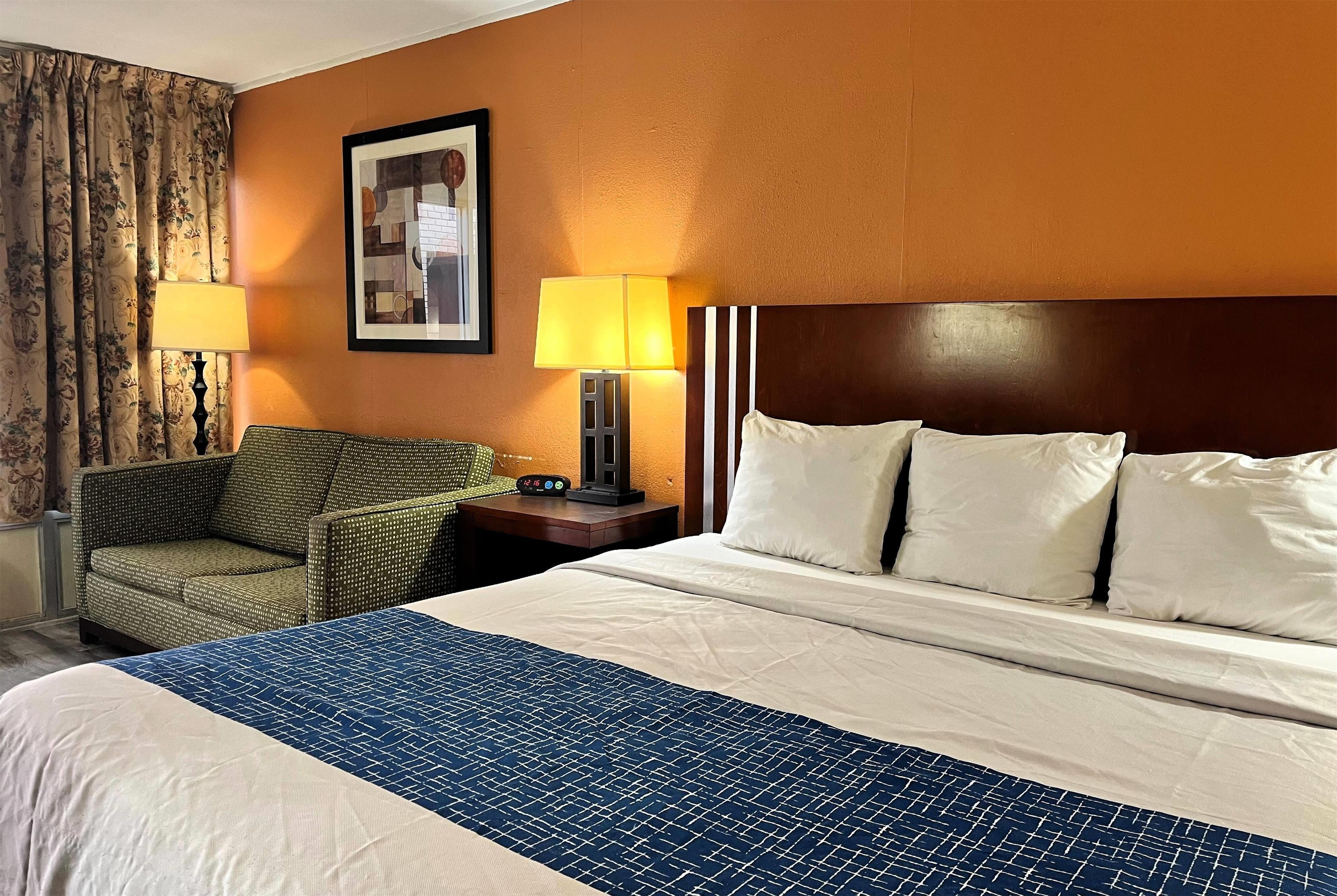 Travelodge by Wyndham Seymour 14/30