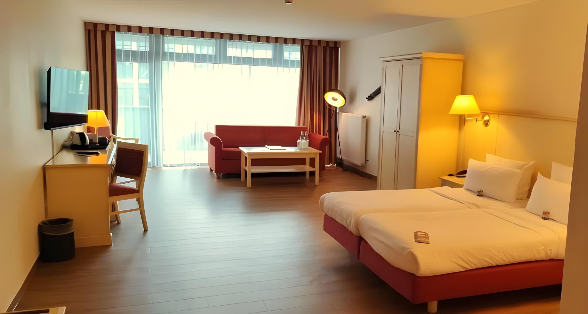 Junior Suite, Studio, King Bed, Balcony