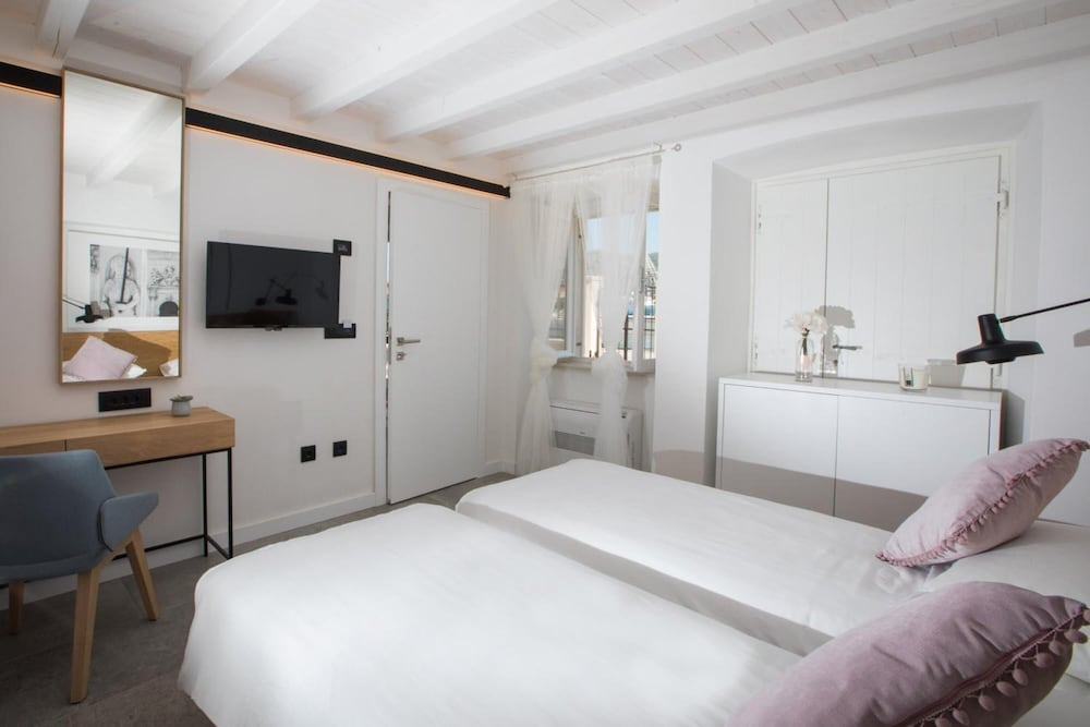 Bova Luxury Rooms 12/36