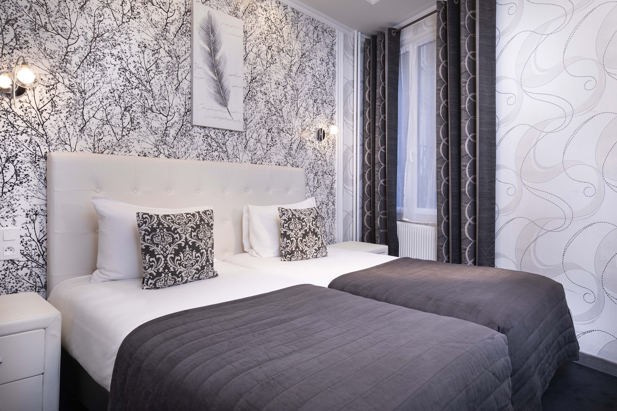 ROOM, TWIN BEDS