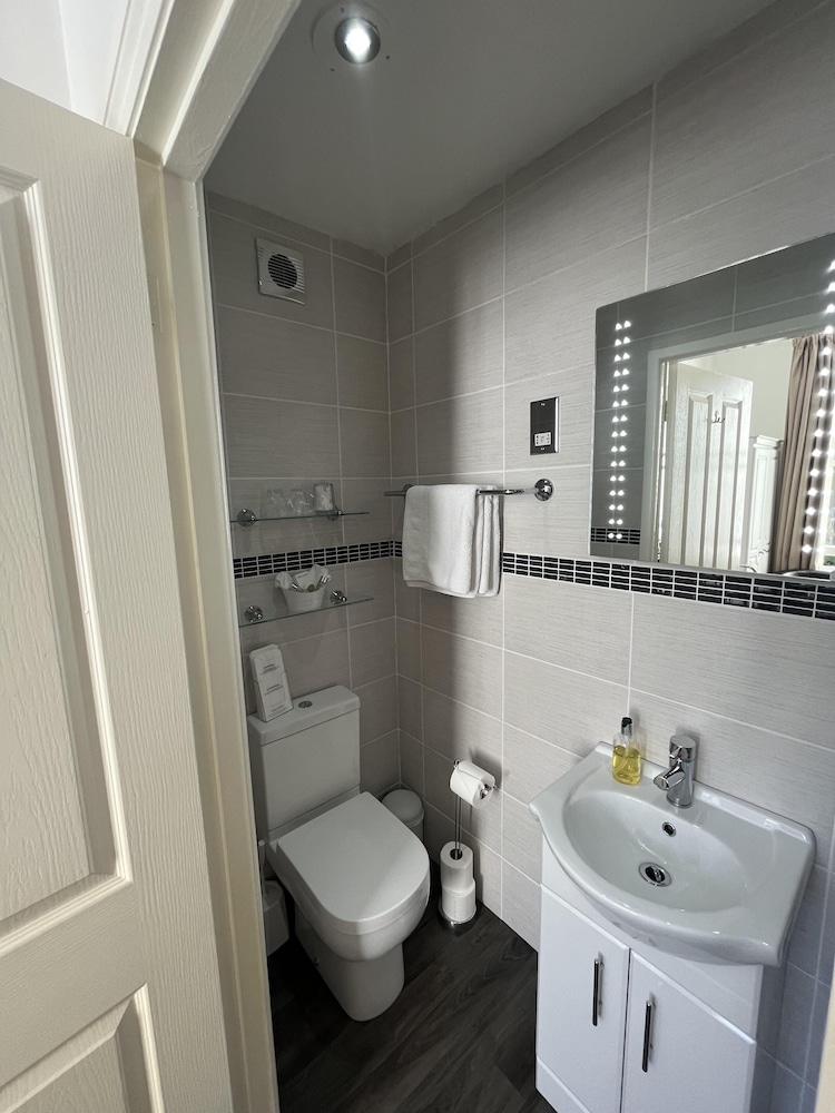 Bryn Derwen Guest House 60/60