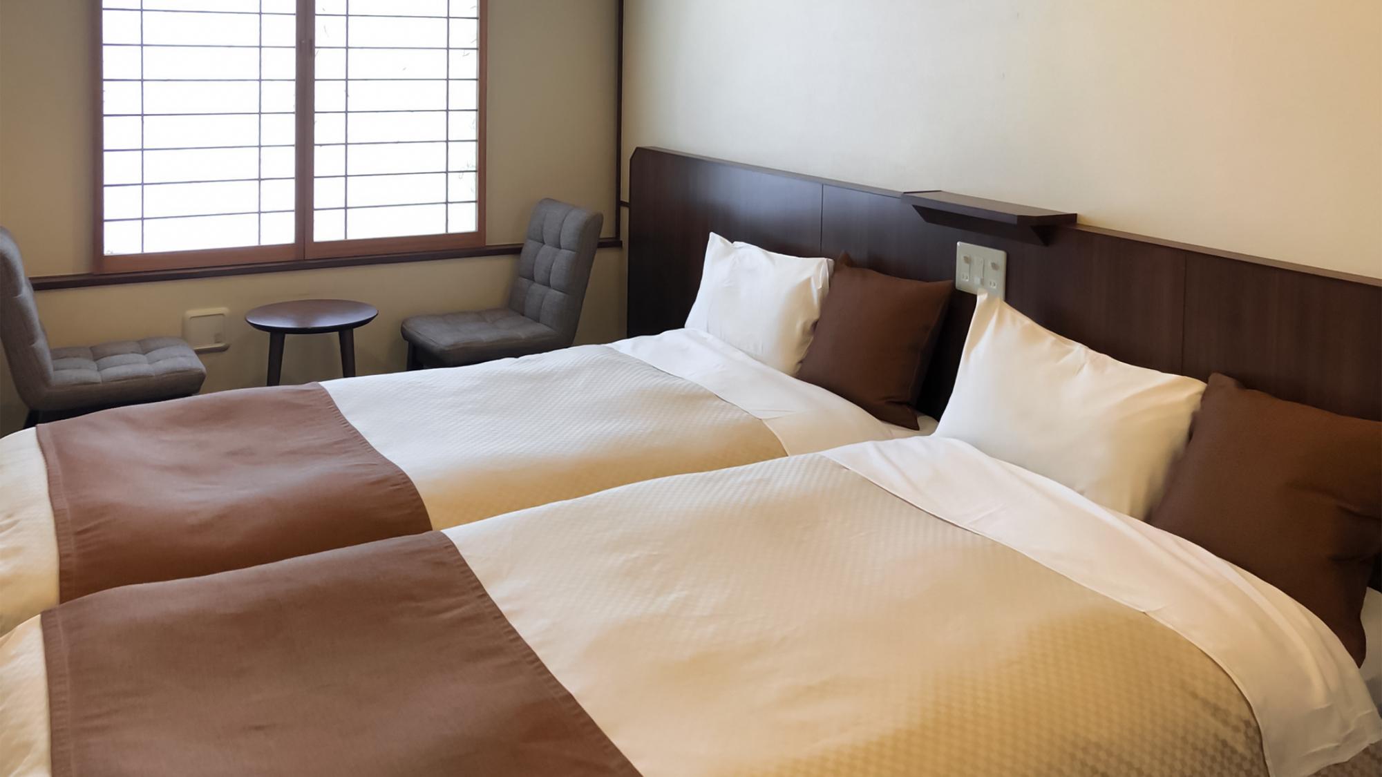 Standard, Twin Beds, Mountain View, East Wing