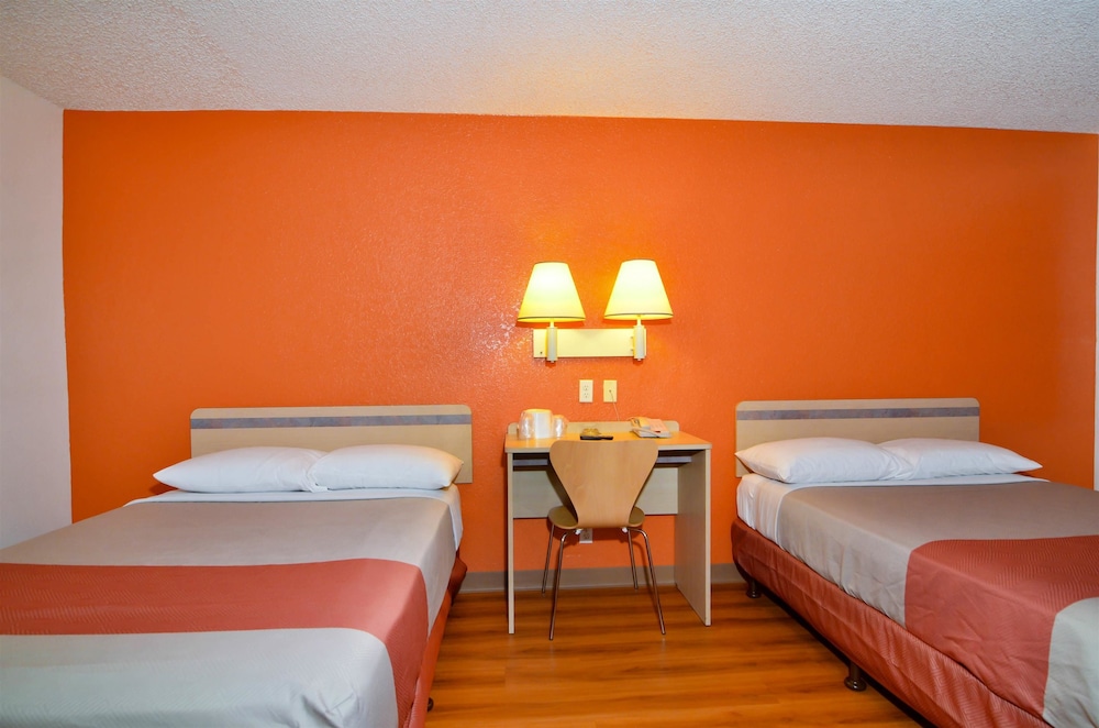 Motel6 North Palm Springs, CA - North 25/45