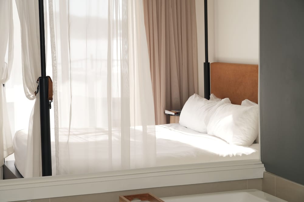 Spa, Suite, King Bed, Garden View, Sofa